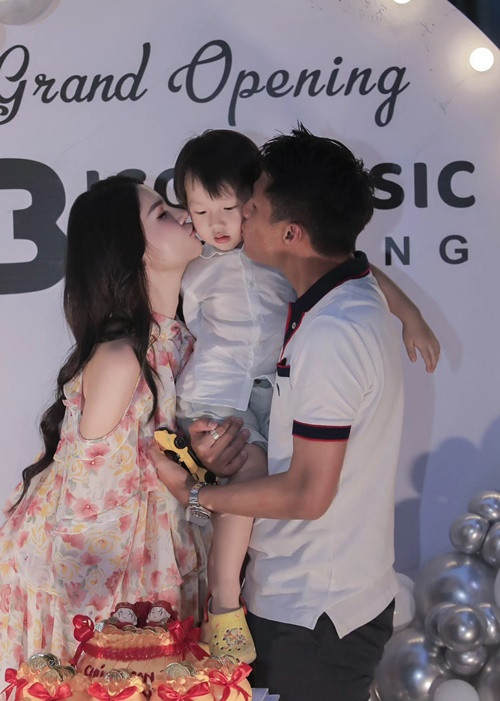 Kỳ Hân chia sẻ trên Tiền Phong, thỉnh thoảng cô vẫn nhớ nghề nhưng sẽ chỉ trở lại khi đã vun vén mọi thứ đâu vào đó thật ổn cho các con.