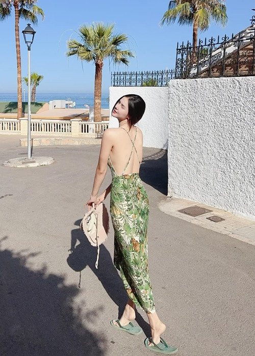 Kỳ Hân khoe vóc dáng gợi cảm trong chuyến du lịch.