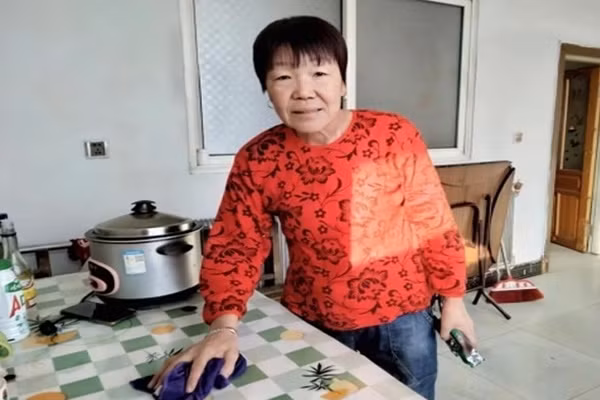 Cha chong nam tay con dau truoc khi chet va cau chuyen xuc dong