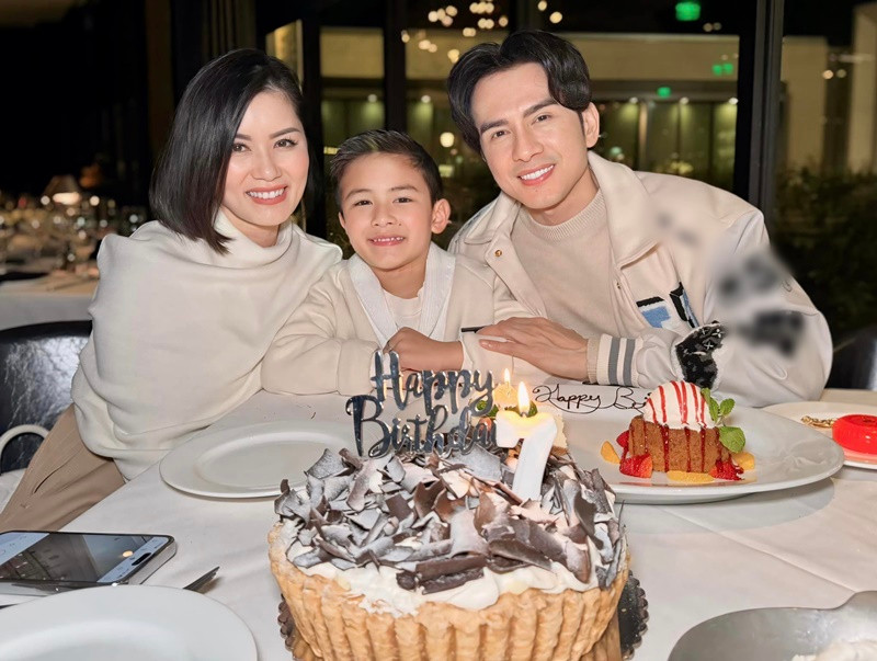 Nữ doanh nhân sinh năm 1983 tổ chức sinh nhật cho quý tử cùng chồng cũ.