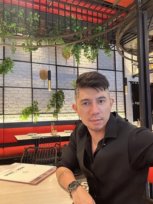 Lương Bằng Quang không trách Yaya Trương Nhi. Anh cho rằng bạn gái cũ trả lời mà không kịp cân nhắc. Nam ca sĩ chia sẻ thêm rằng, anh cảm thấy rất buồn lòng vì quá khứ bị khơi lại. Ảnh: FBNV.