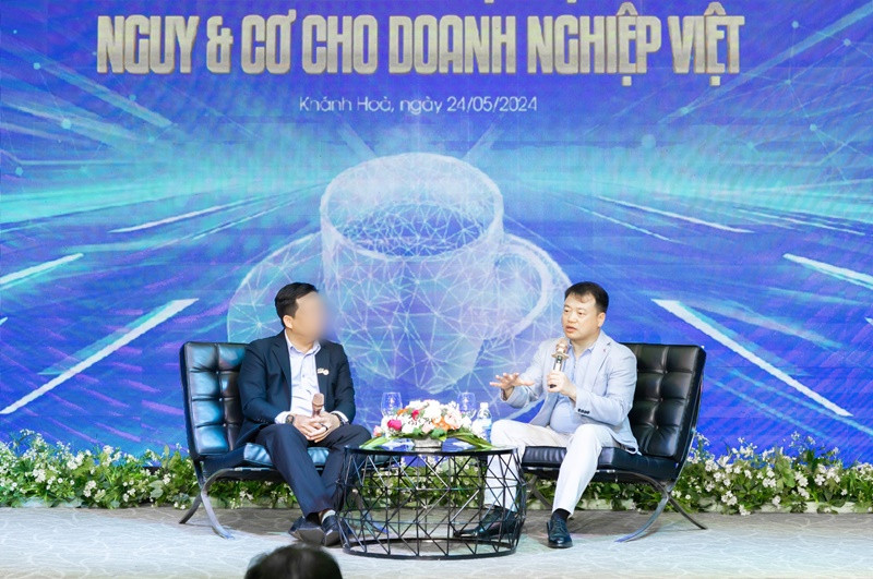 Ông bố bốn con vẫn bận rộn với công việc kinh doanh.