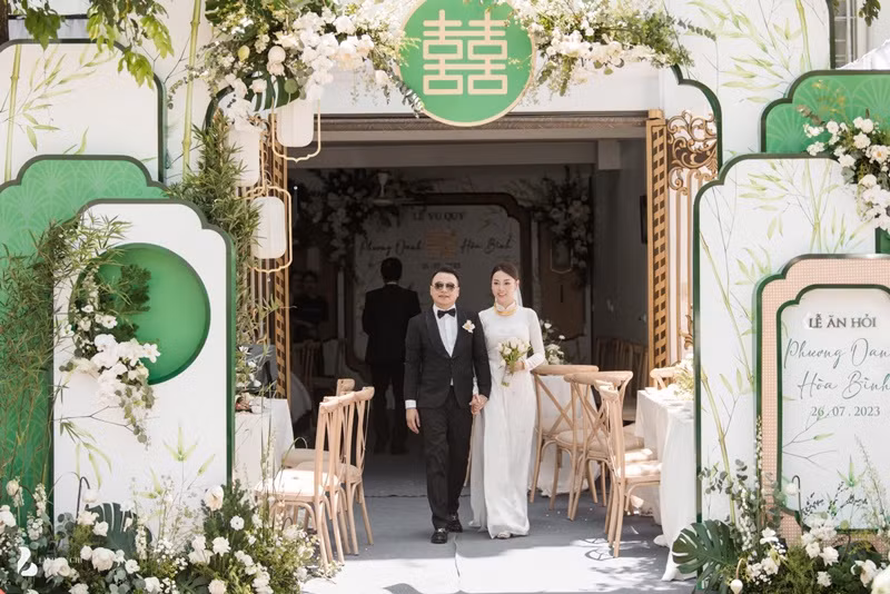 Lễ ăn hỏi của cặp đôi diễn ra vào tháng 7/2023.