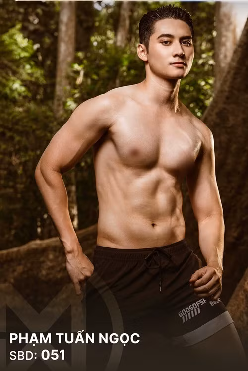 Tuấn Ngọc có chiều cao 1m84.