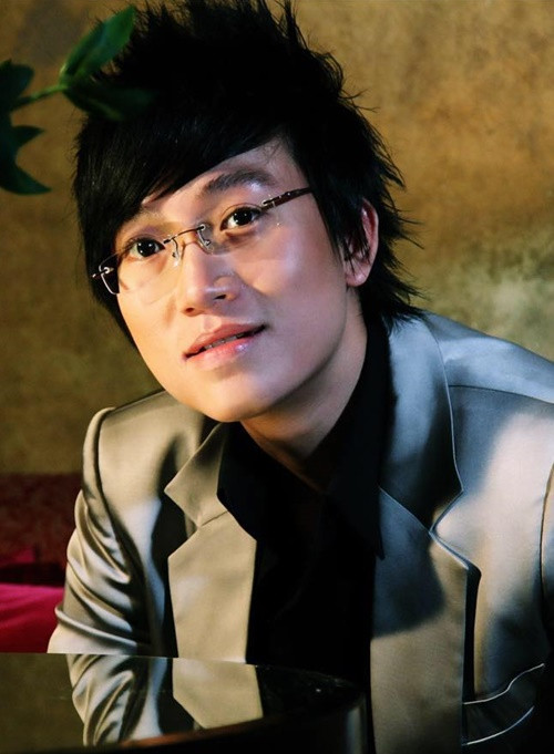 Trong chương trình Người kể chuyện đời, Sỹ Luân kể lại trong quãng thời gian mất trí nhớ, anh như được trở về với tuổi thơ, chỉ còn nhớ mẹ. Ảnh: FB Sỹ Luân.