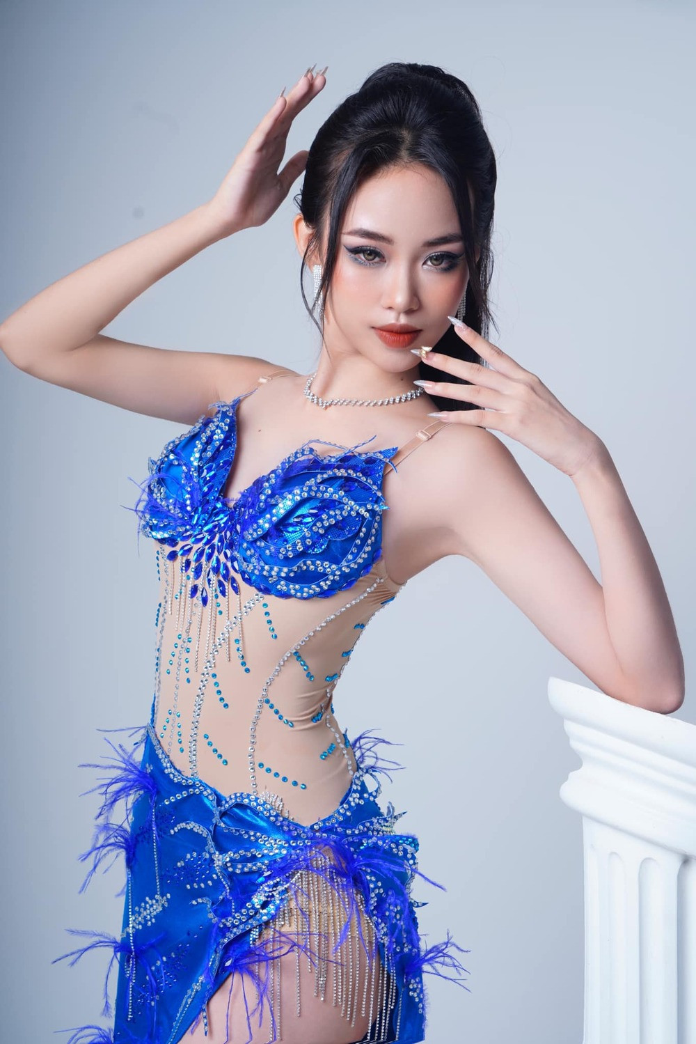 Quế Khanh chia sẻ với VietNamNet về lý do tham gia Miss Grand Vietnam 2024: “Tôi muốn bước ra thế giới để trải nghiệm, học hỏi và thử thách. Tôi muốn vượt qua giới hạn bản thân, không chỉ dừng lại ở dancesport. Tham gia Miss Grand Vietnam 2024 là cơ hội để tôi thể hiện quyết tâm và nỗ lực hết mình”.