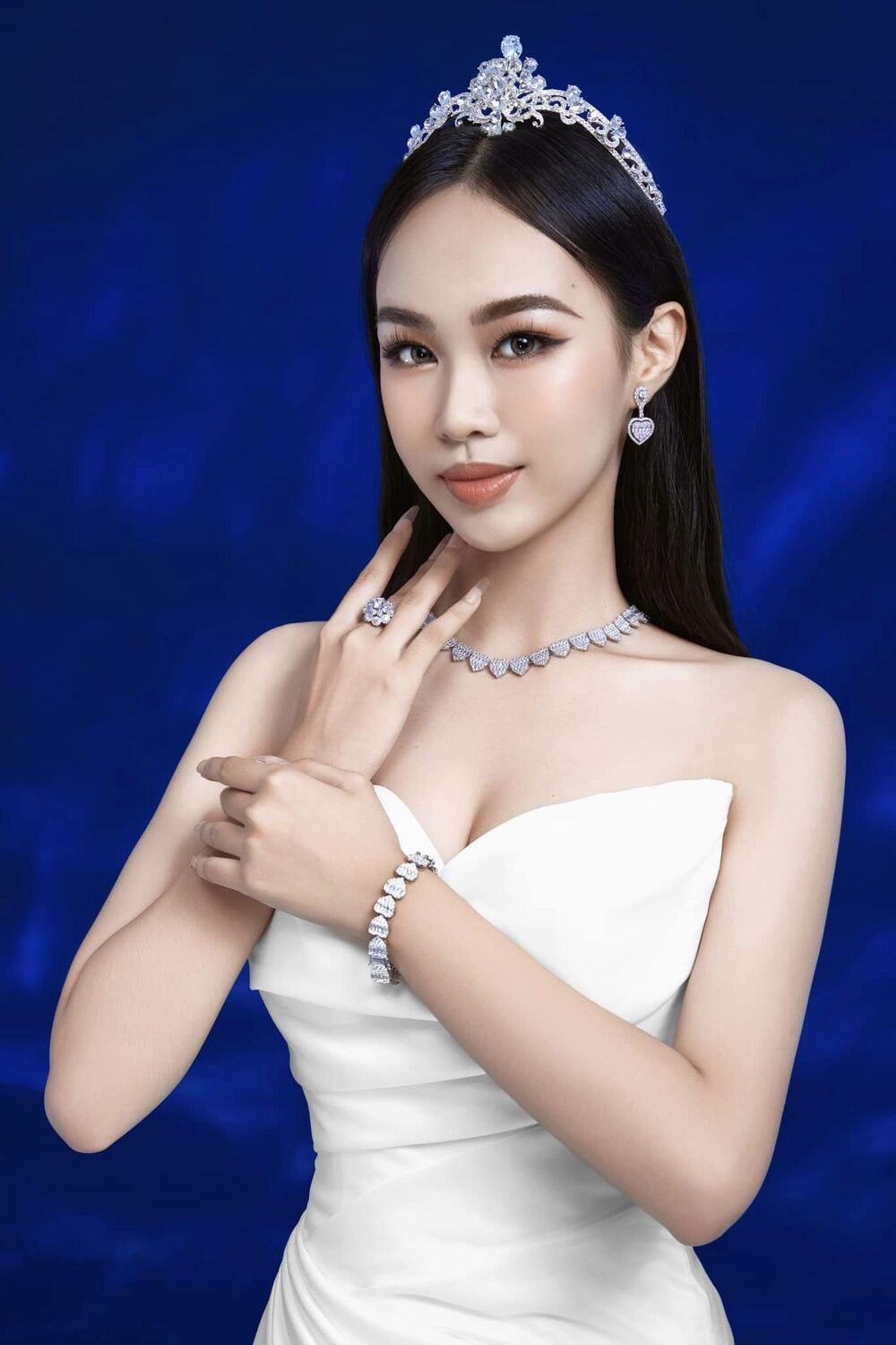 Quế Khanh cũng quan tâm đến vấn đề biến đổi khí hậu. Cô nhấn mạnh rằng mỗi người cần hạn chế sử dụng túi nilon và đồ nhựa, thay vào đó nên chọn sản phẩm thân thiện với môi trường. Cô tin rằng một hành động nhỏ cũng có thể góp phần bảo vệ thiên nhiên.