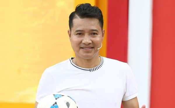 Trong đời thực, Hồng Sơn còn được ngưỡng mộ bởi hôn nhân hạnh phúc. Đằng sau thành công của Hồng Sơn là hình bóng của người phụ nữ có tên Hồng Hải.