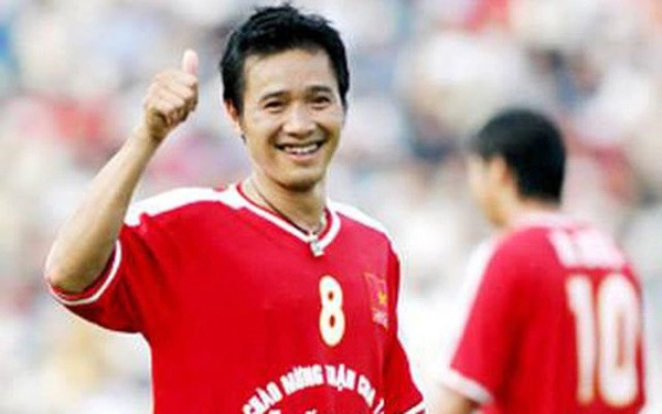 Hồng Sơn là chủ nhân của hai "Quả bóng vàng Việt Nam" vào các năm 1998 và 2000, và được bình chọn là "Cầu thủ xuất sắc nhất châu Á" tháng 8/1998, sau màn trình diễn chói sáng tại Tiger Cup năm đó. Sau khi giải nghệ vào năm 2005, anh chuyển sang công tác huấn luyện và bình luận cho một số chương trình thể thao.