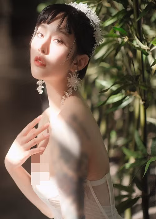 Tống Dục Hân sinh năm 1994, đến từ Nam Kinh, Trung Quốc. Cô là một trong những hot girl khá nổi tiếng.