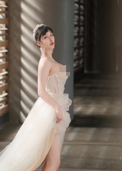 Tống Dục Hân chuộng phong cách gợi cảm.