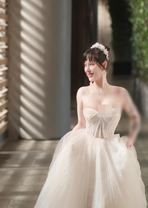 "Đôi gò bồng đảo" gợi cảm là lợi thế hình thể của cô nàng.