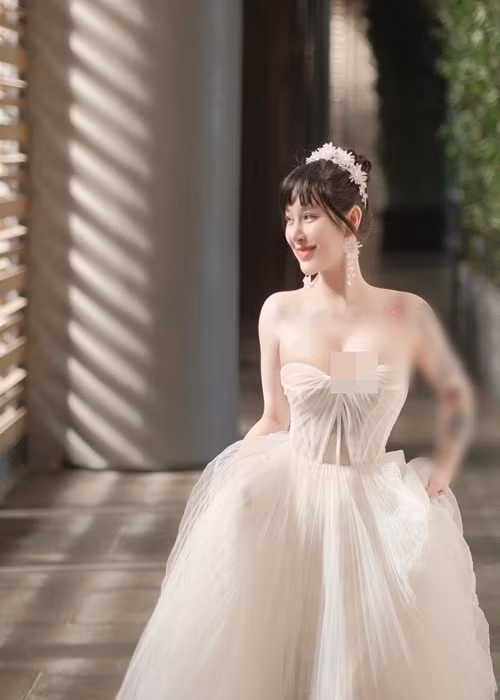 "Đôi gò bồng đảo" gợi cảm là lợi thế hình thể của cô nàng.
