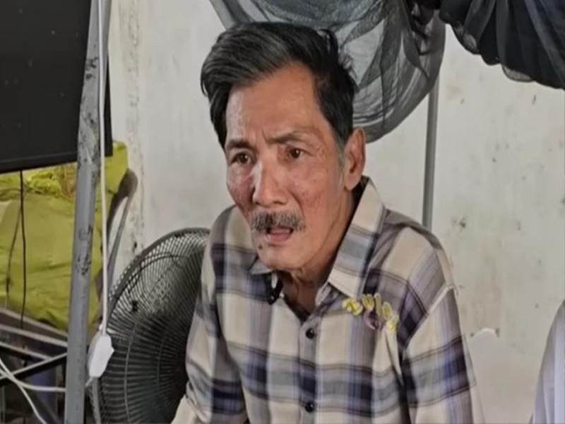 “Tôi đến với anh Tín đã chấp nhận khổ, vì anh Tín đã qua thời hào quang, thì bây giờ khi đã có với nhau một cô con gái, còn nghĩ bỏ nhau làm gì?... Tôi cũng hỏi anh Tín: Tại sao nói tui như vậy? Hình ảnh tôi sẽ ra thế nào? Anh lại bảo: Anh đâu có nói gì đâu? Chỉ nói là, anh là đàn ông, trụ cột, không nuôi được hai mẹ con, thì hai mẹ con phải ra đi. Tôi có hỏi: Sao không nói vợ đi làm thuê. Anh trả lời: Tự nhiên nói vậy mắc cỡ quá!”, Bùi Kim Chi chia sẻ trên Tiền Phong. Ảnh: Saostar.