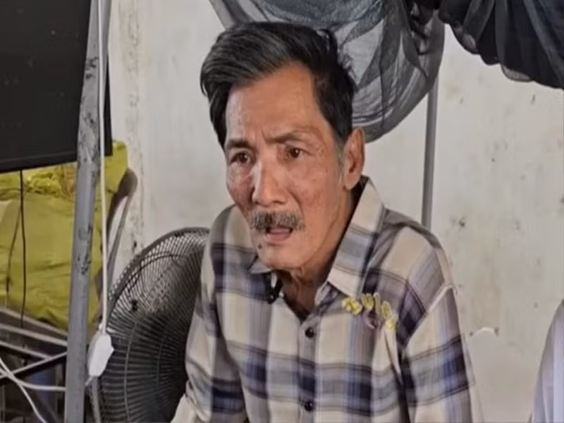 “Tôi đến với anh Tín đã chấp nhận khổ, vì anh Tín đã qua thời hào quang, thì bây giờ khi đã có với nhau một cô con gái, còn nghĩ bỏ nhau làm gì?... Tôi cũng hỏi anh Tín: Tại sao nói tui như vậy? Hình ảnh tôi sẽ ra thế nào? Anh lại bảo: Anh đâu có nói gì đâu? Chỉ nói là, anh là đàn ông, trụ cột, không nuôi được hai mẹ con, thì hai mẹ con phải ra đi. Tôi có hỏi: Sao không nói vợ đi làm thuê. Anh trả lời: Tự nhiên nói vậy mắc cỡ quá!”, Bùi Kim Chi chia sẻ trên Tiền Phong. Ảnh: Saostar.