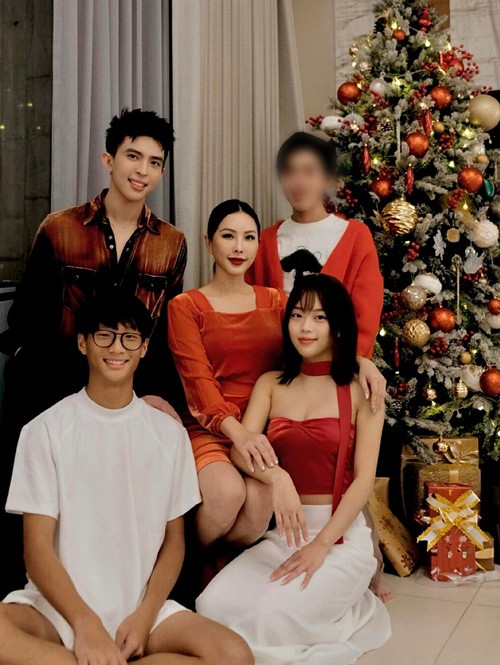 Nữ doanh nhân chia sẻ, khi trở về cuộc sống độc thân, cô dành nhiều thời gian chăm sóc con cái. Thu Hoài trải lòng trên Vietnamnet: "Ba đứa con chính là nguồn động lực rất lớn đối với tôi. Ngày xưa, khi con trai đầu lòng và con gái đi du học nước ngoài, tôi cũng có nhiều lo lắng, trăn trở. Hiện tại, hai con đã hoàn thành xong việc học và về nước phụ giúp tôi công việc kinh doanh".