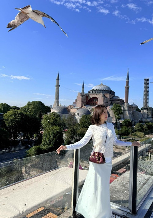 Thu Hoài có những chuyến du lịch nước ngoài đầy kỷ niệm.