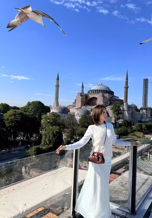 Thu Hoài có những chuyến du lịch nước ngoài đầy kỷ niệm.