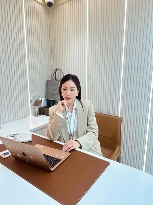 Bà mẹ ba con hiện tại tập trung kinh doanh.