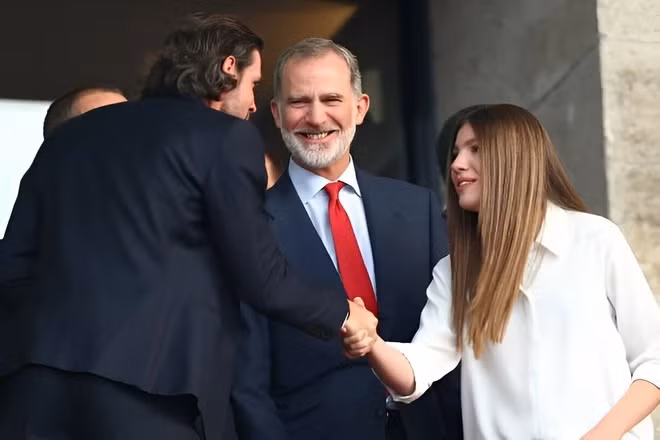 Dù mới 17 tuổi, mọi cử chỉ của Sofia đều toát lên khí chất Hoàng gia.