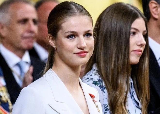 Sofia nhiều lần xuất hiện cùng chị gái Leonor trong các sự kiện của Hoàng gia Tây Ban Nha. Leonor từng được đồn có tình cảm với tiền vệ Gavi nhưng cả hai đã không đến với nhau.