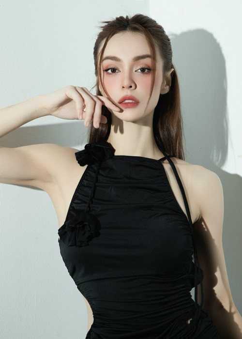 Người đẹp nhiều năm theo đuổi mảng điện ảnh, âm nhạc.