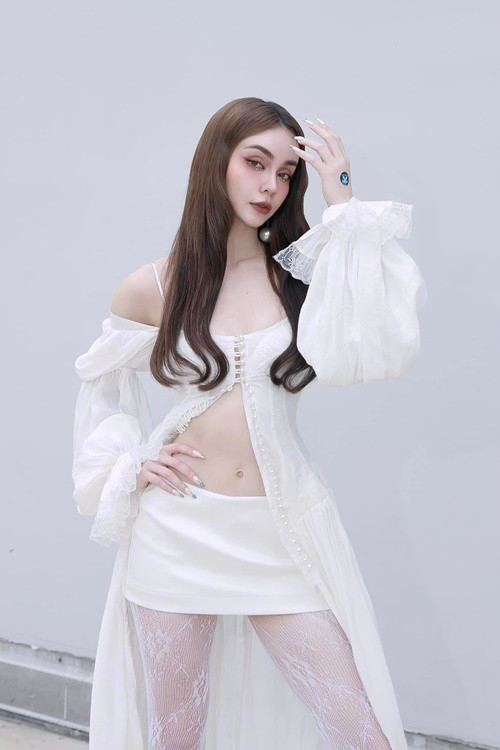 Năm 2023, MLee gây chú ý khi tham gia Chị đẹp đạp gió rẽ sóng. Trong chung kết cuộc thi này, cô vào nhóm Đạp gió cùng Trang Pháp, Lan Ngọc, Thu Phương, Lệ Quyên, Mỹ Linh và Diệp Lâm Anh.