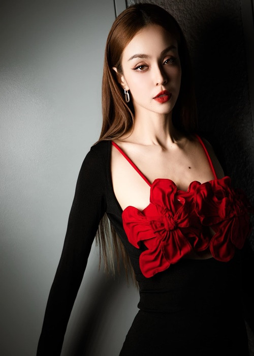 "Bông hồng lai" từng không quan tâm mảng người mẫu, hoa hậu.