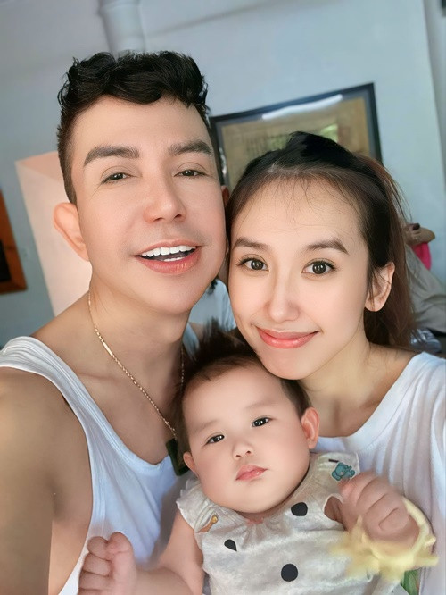 Tháng 3/2024, Long Nhật lên chức ông ngoại khi Lâm Quỳnh sinh con. Ảnh: FB Long Nhật.