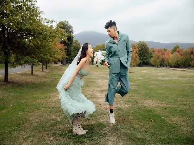 Ngân 98 và Lương Bằng Quang thực hiện một số bộ ảnh cưới trong 7 năm bên nhau.