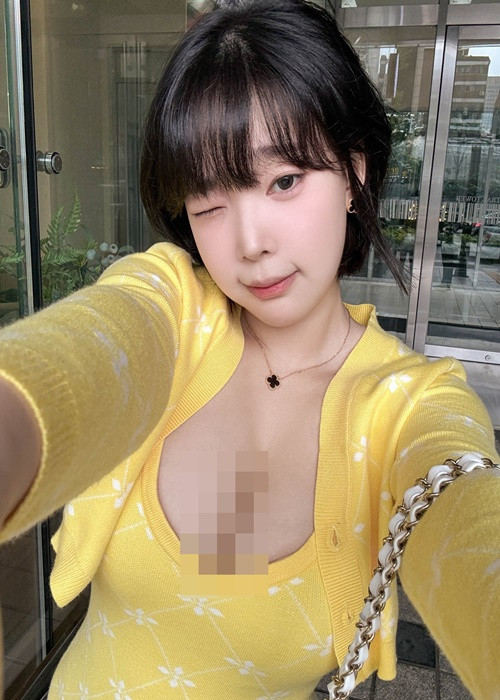 Cô nàng có thân hình gợi cảm và khuôn mặt ngây thơ.