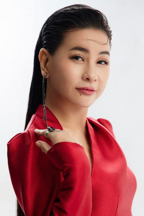 Cát Phượng chia sẻ trên Vietnamnet, cô ít đi diễn, nguồn thu nhập chính đến từ bán hàng online và quán cà phê. Ảnh: FB Cát Phượng.