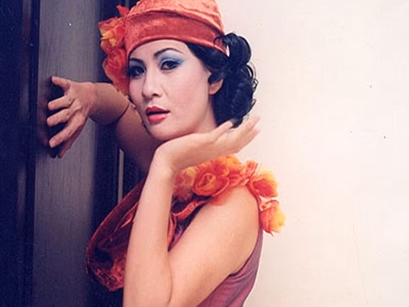 Sau khi rời trường, Cát Phượng ở "chui" tại ký túc xá và tiếp tục nhận các vai quần chúng. Ảnh: Người Lao Động.