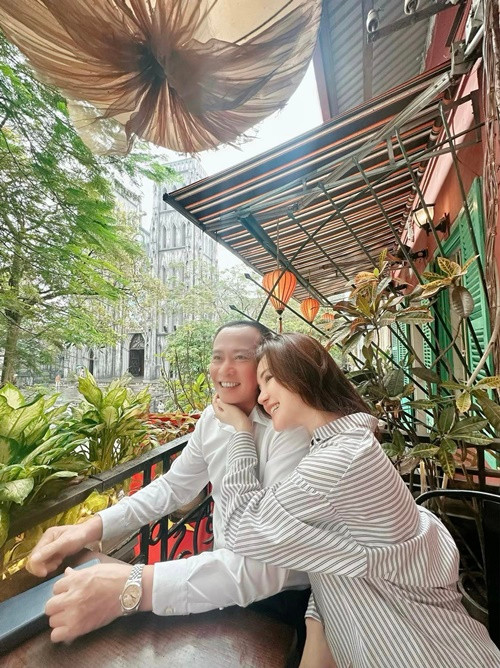 Trên trang cá nhân, Vy Oanh vẫn đều đặn cập nhật hình ảnh chồng con.