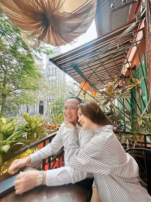 Trên trang cá nhân, Vy Oanh vẫn đều đặn cập nhật hình ảnh chồng con.