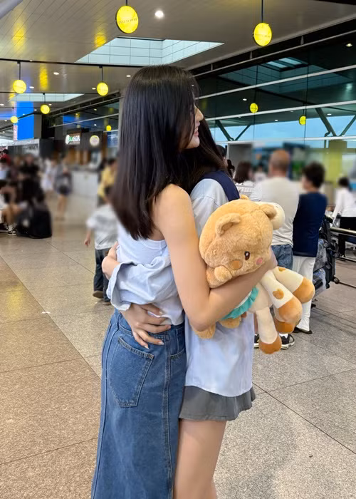 "Đi học mạnh giỏi", Đào Thị Hiền nhắn nhủ Ý Nhi.