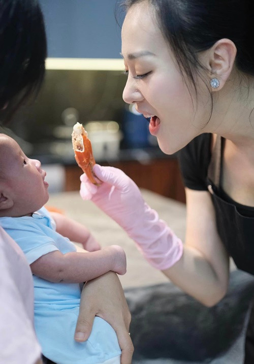 Các clip nấu ăn của nữ diễn viên luôn thu hút đến triệu lượt xem trên TikTok.