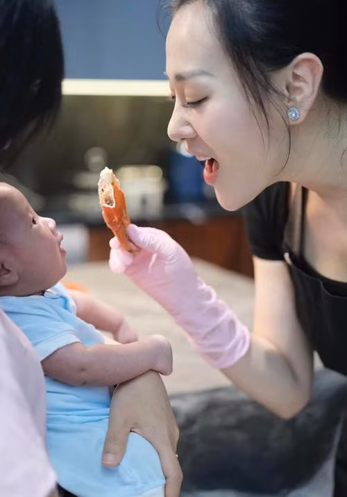 Các clip nấu ăn của nữ diễn viên luôn thu hút đến triệu lượt xem trên TikTok.