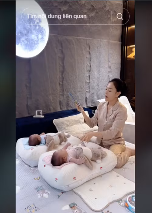 Phương Oanh sinh đôi vào tháng 5 vừa qua.