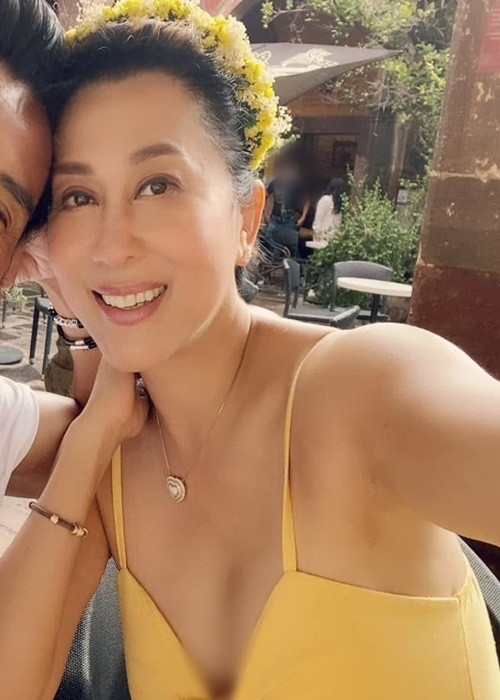 Nữ MC úp mở việc tái hợp với người cũ trước khi công khai những hình ảnh tình tứ.