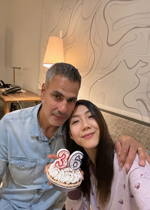 Cặp đôi không chỉ hẹn hò mà còn hợp tác trong công việc khi cùng tìm mua nhà cũ, sửa chữa rồi bán lại.