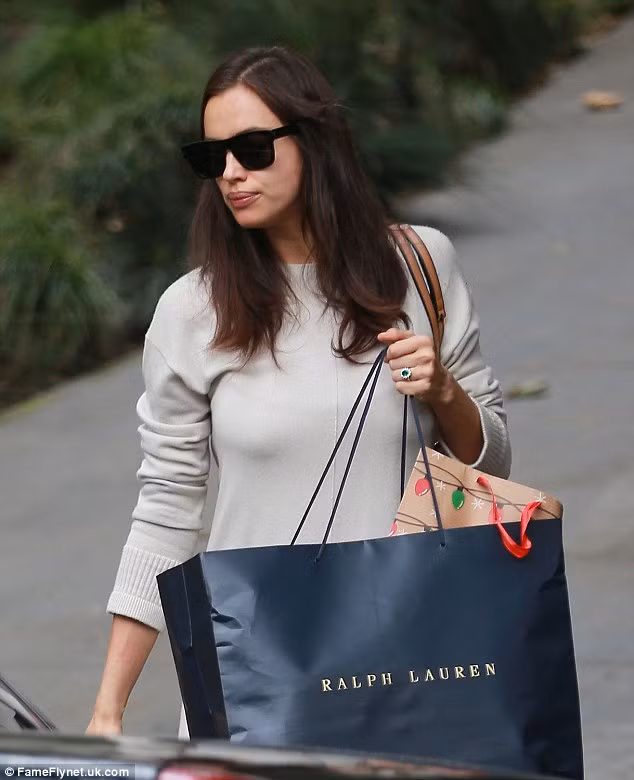 Sieu mau Irina Shayk lo ro bung bau-Hinh-4