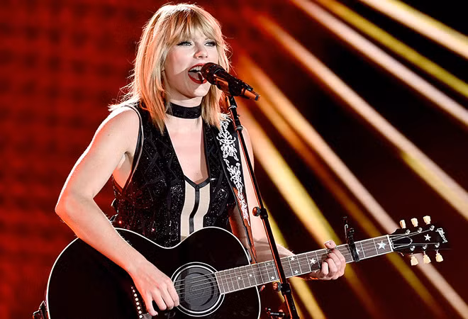 Ngày 22/10/2016, Swift biểu diễn trực tiếp trên sân khấu bài hát cô sáng tác cùng tình cũ, DJ Calvn Harris mang tựa đề “This Is What You Came for". (Ảnh: People)