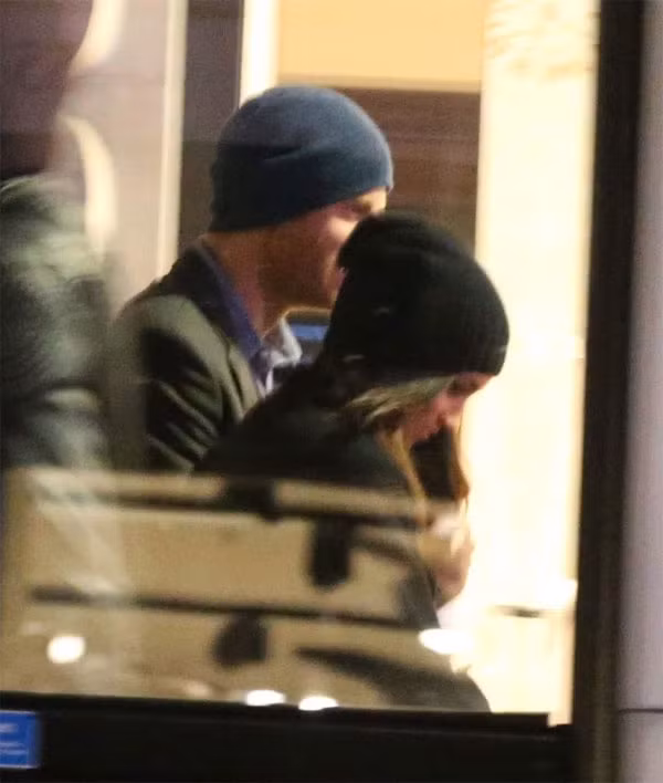 Sao Hollywood Meghan Markle bi bat gap di choi voi hoang tu Harry