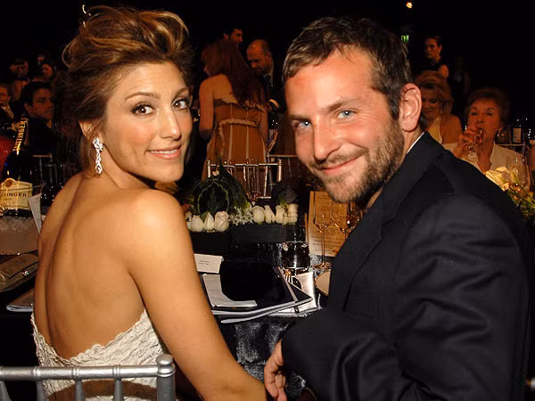 Bradley Cooper từng kết hôn với nữ diễn viên Jennifer Esposito nhưng chỉ 4 tháng sau đó, vào tháng 5/2007 họ đã đệ đơn ly hôn. (Ảnh: People)
