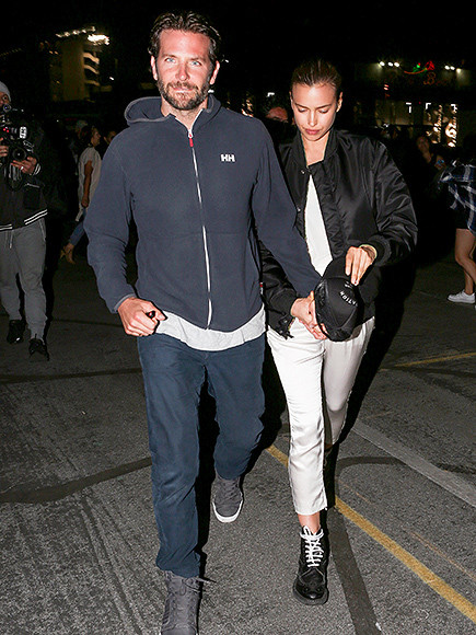 Tháng 9/2015, nam diễn viên 41 tuổi đưa người yêu đi chơi ở New Jersey và đưa về ra mắt mẹ anh ở Atlantic. Mẹ Cooper và Shayk rất yêu quý nhau. (Ảnh: AKM-GSI)