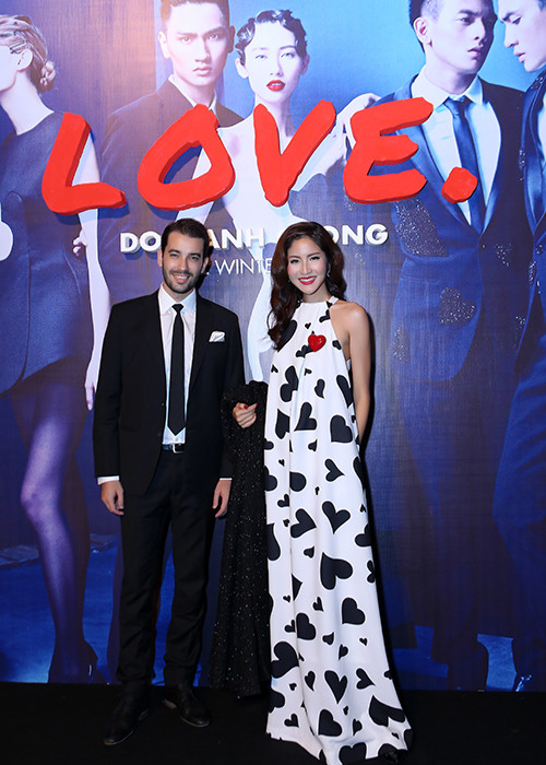 Hoa hậu Hoàn vũ Thái Lan 2007 cũng là một trong những khách hàng đặc biệt của NTK Đỗ Mạnh Cường. 