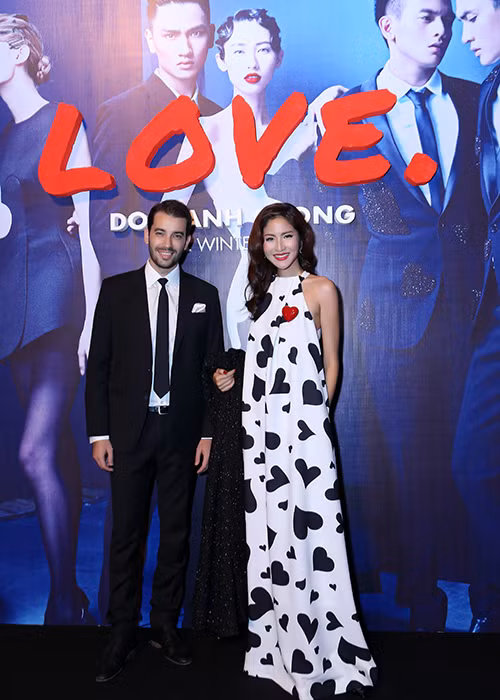 Hoa hậu Hoàn vũ Thái Lan 2007 cũng là một trong những khách hàng đặc biệt của NTK Đỗ Mạnh Cường. 