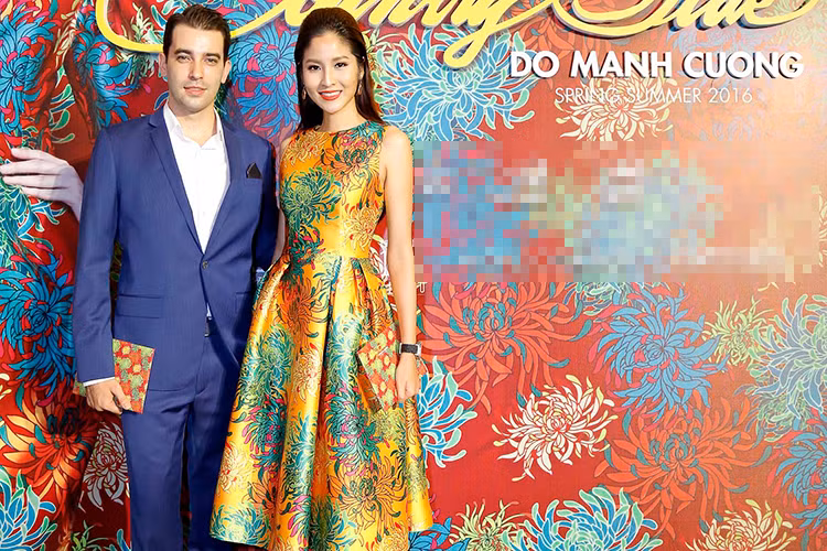 Đây là lần thứ 5 người đẹp dành thời gian để đến chia vui cùng nhà thiết kế 8X dù công việc khá bận rộn tại Thái Lan. 