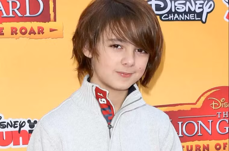 Max Charles, 13 tuổi kiếm được hàng triệu USD nhờ những vai diễn trong True Blood, Three Stooges, The Amazing Spider-Man và American Sniper. Dự đoán thu nhập của Max năm 2017 sẽ còn tiếp tục đăng khi nam diễn viên nhí này đã ký hợp đồng đóng serie phim rùng rợn The Strain.